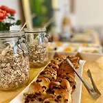 Logis & Restaurant Chateau De La Marjolaine 3*