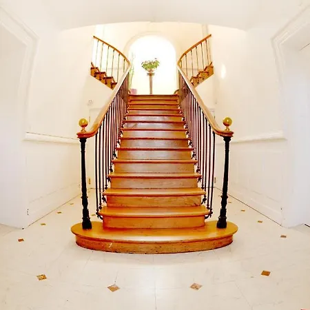 Chateau De La Marjolaine 3*