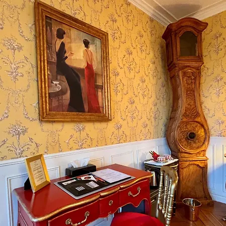 Logis & Restaurant Chateau De La Marjolaine Hotel