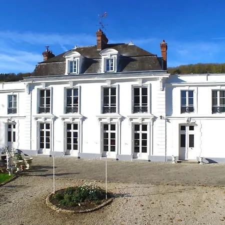 Logis & Restaurant Chateau De La Marjolaine ホテル 3*