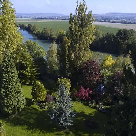 Logis & Restaurant Chateau De La Marjolaine エソーム・シュル・マルヌ