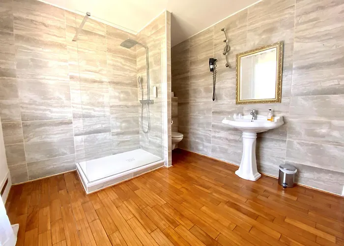 Chateau De La Marjolaine 3*